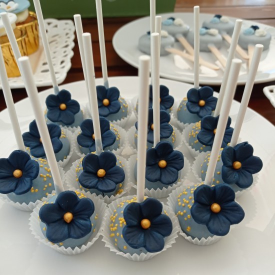cake pops with flower