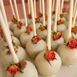 cake pop με αποξηραμένο λουλούδι