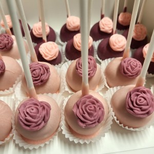 cake pop with roses