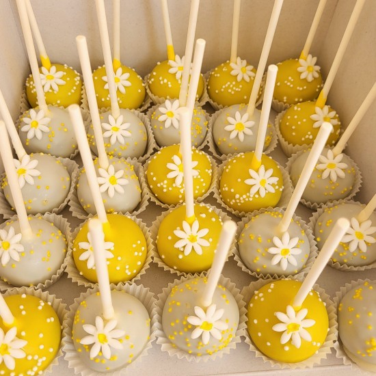 cake pop daisies