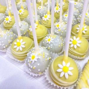 cake pop daisies