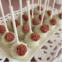 cake pop with roses