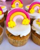 cupcakes rainbow με ζαχαρόπαστα