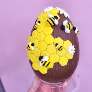 πασχαλίνο αυγό μελισσούλες