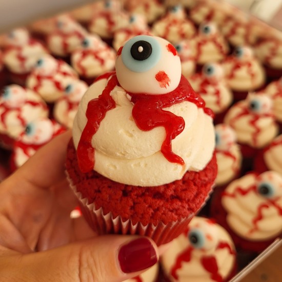 bloody eyeball cupcake