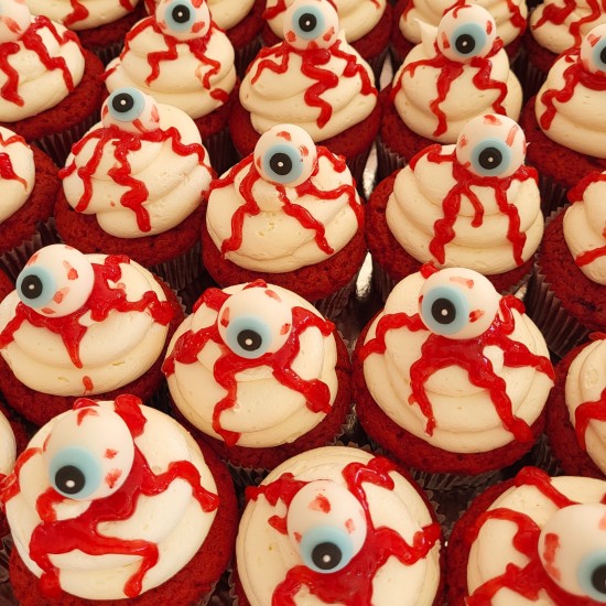 bloody eyeball cupcake