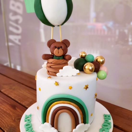 ballon rainbow bear cake