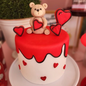 love cartoon cake