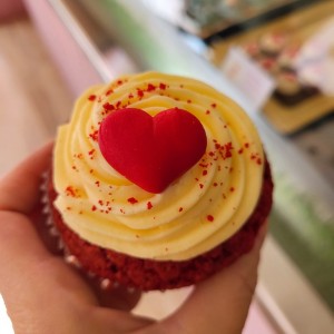 red velvet love cupcake