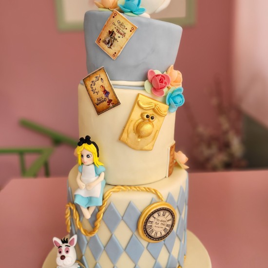 alice in Wonderland cake (τριόροφη)