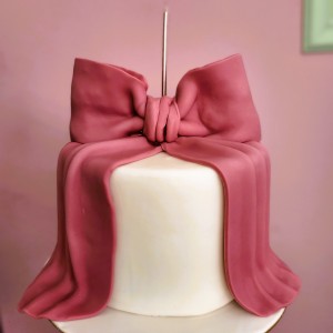 bow cake